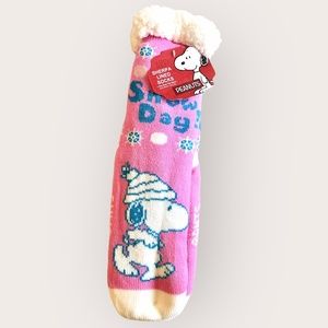NWT Peanuts Sherpa Lined Socks Snoopy Woodstock Snow Day